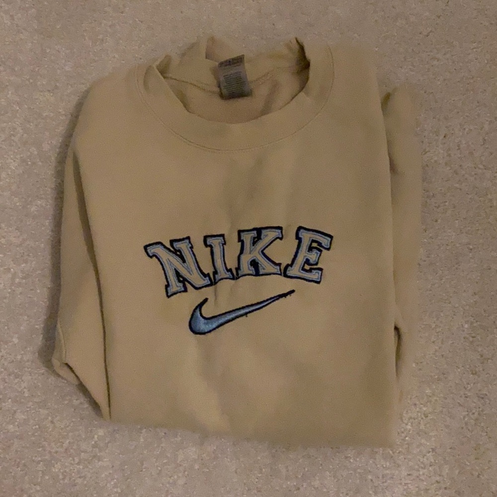 Custom Nike Crewneck! Size: small Color: cream, navy, light blue No flaws!!